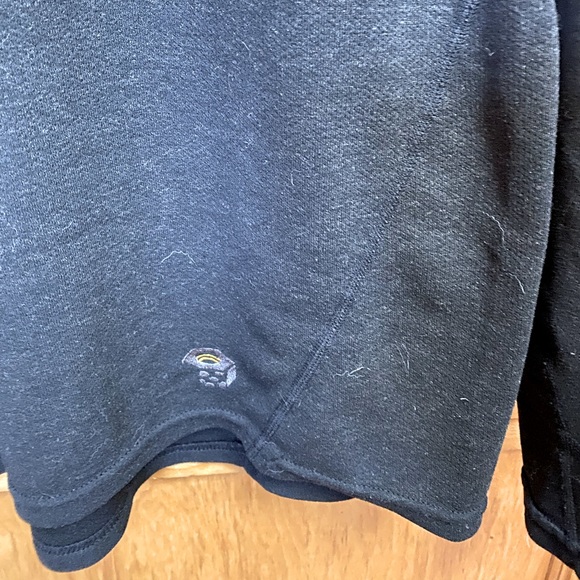 EUC Mountain Hardware Men's black 1/4 Zip black base layer top - Picture 4 of 10